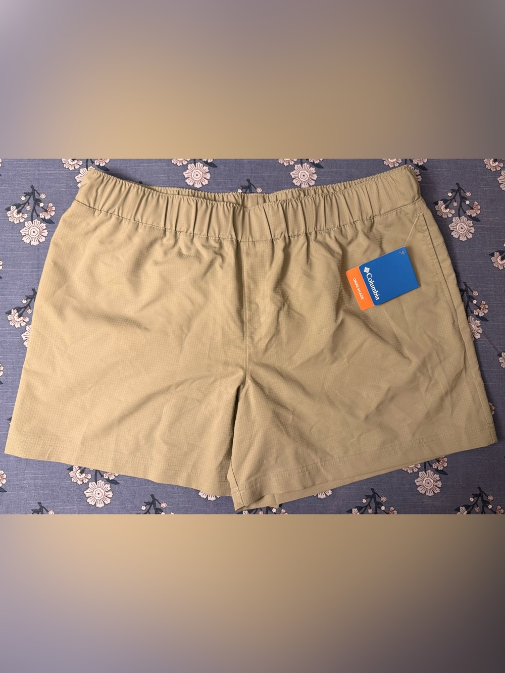 Columbia Omni-Shade Shorts – Women’s XL – Light Olive Green – 5” Inseam – NWT